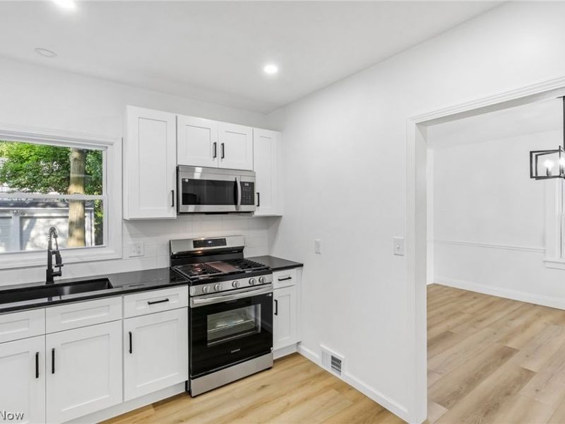 906 Keystone Drive , Cleveland Heights, OH 44121 Photo 9