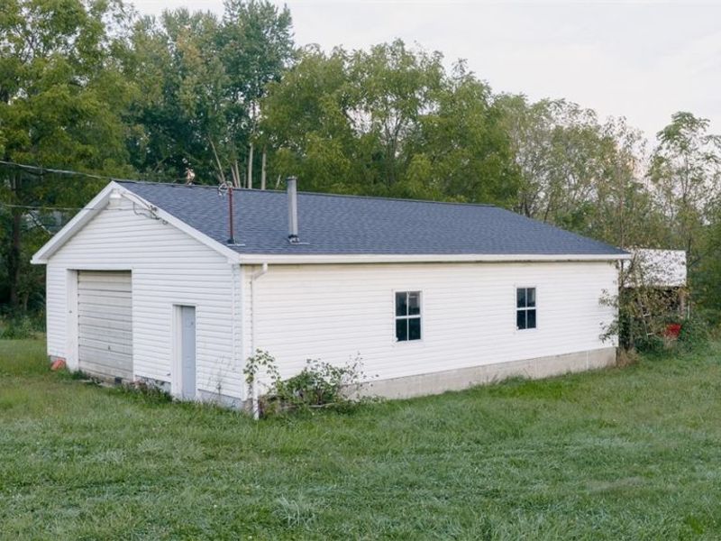 940 Parks Avenue SE, Paris, OH 44669 Photo 3