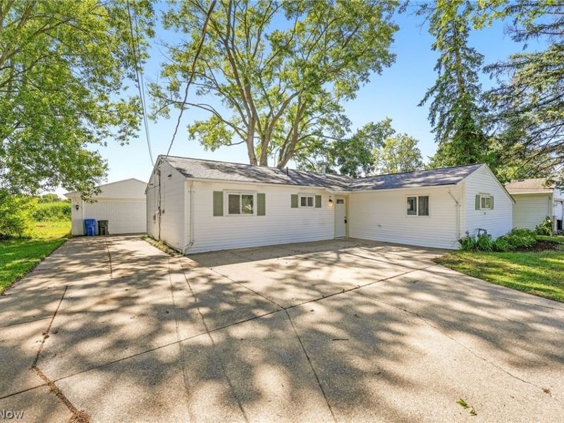 34297 W Point Drive , North Ridgeville, OH 44039 Photo 2
