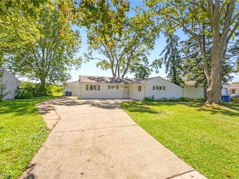 34297 W Point Drive , North Ridgeville, OH 44039 Photo 3