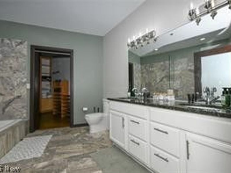 701 W Lakeside Avenue, Unit 608, Cleveland, OH 44113 Photo 25