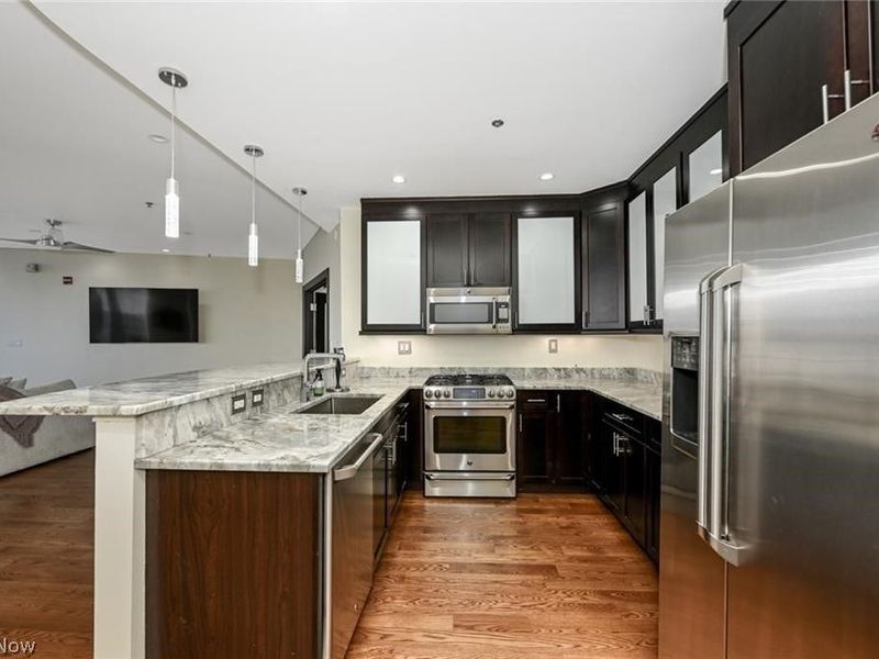 701 W Lakeside Avenue, Unit 608, Cleveland, OH 44113 Photo 3