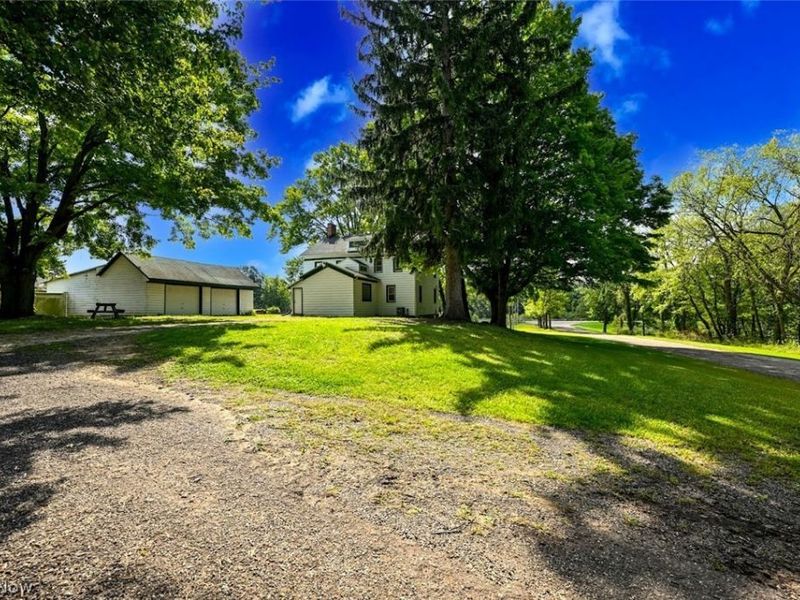 2559 Raber Road, Uniontown, OH 44685 Photo 2