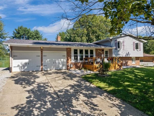 3595 Dauphin Drive NE, Canton, OH 44721