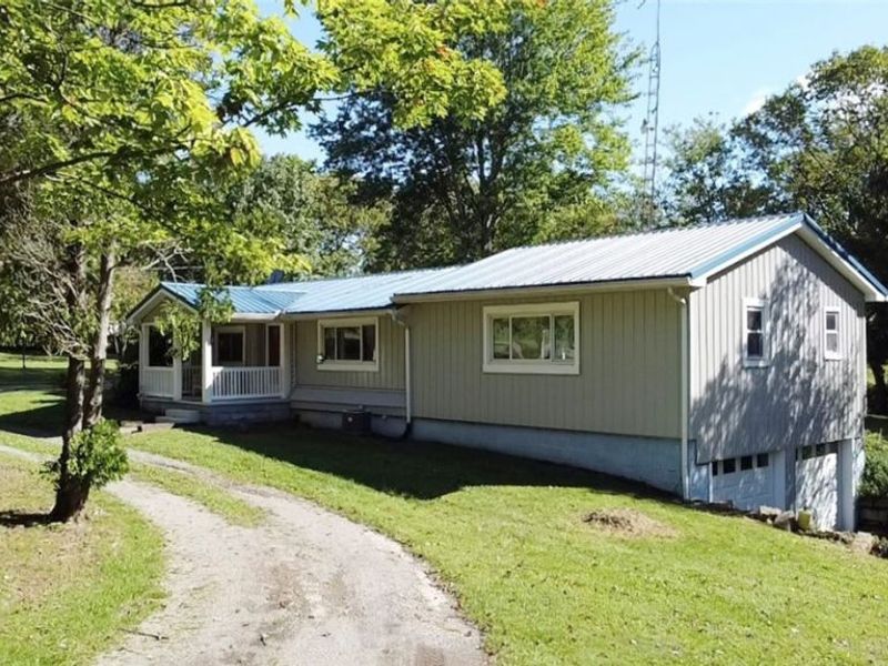 10182 Andora Road NE, East Rochester, OH 44625 Photo 4