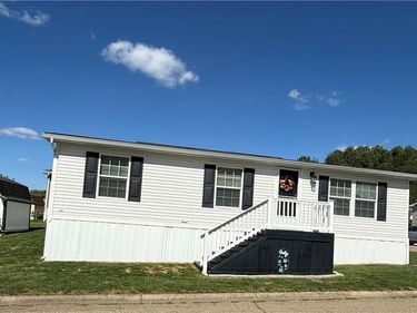 11608 NE 4th Street, Magnolia, OH 44643