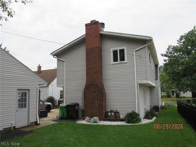 1733 E 238th Street, Euclid, OH 44117 Photo 3