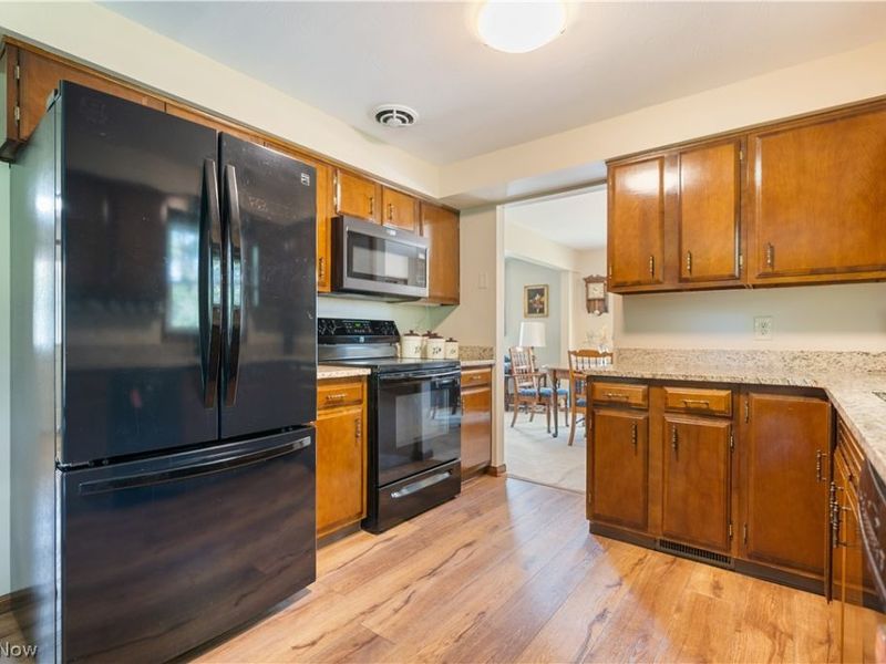 517 Winston Avenue NE, North Canton, OH 44720 Photo 12