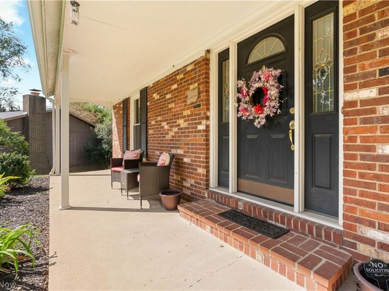 517 Winston Avenue NE, North Canton, OH 44720 Photo 2