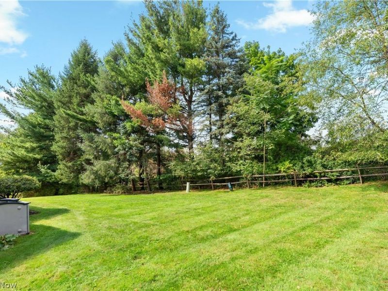 517 Winston Avenue NE, North Canton, OH 44720 Photo 3