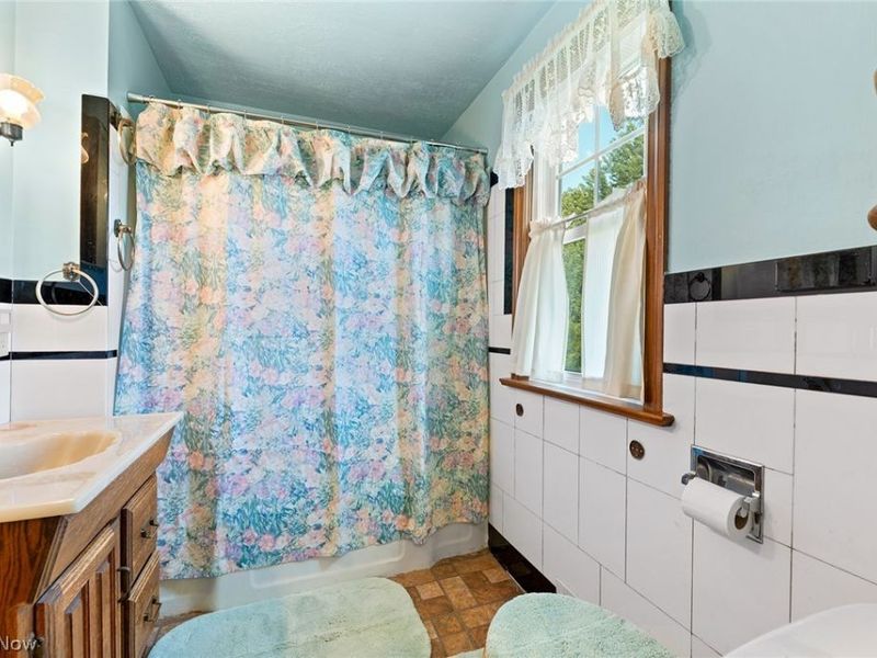 691 E Ford Avenue, Barberton, OH 44203 Photo 25