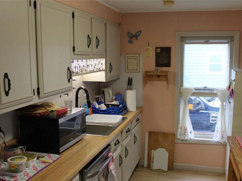 3748 Cress Road, Cleveland, OH 44111 Photo 2