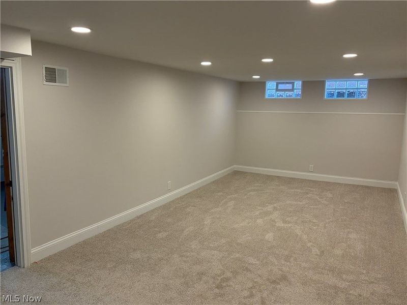 17012 Eldamere Avenue, Cleveland, OH 44128 Photo 26