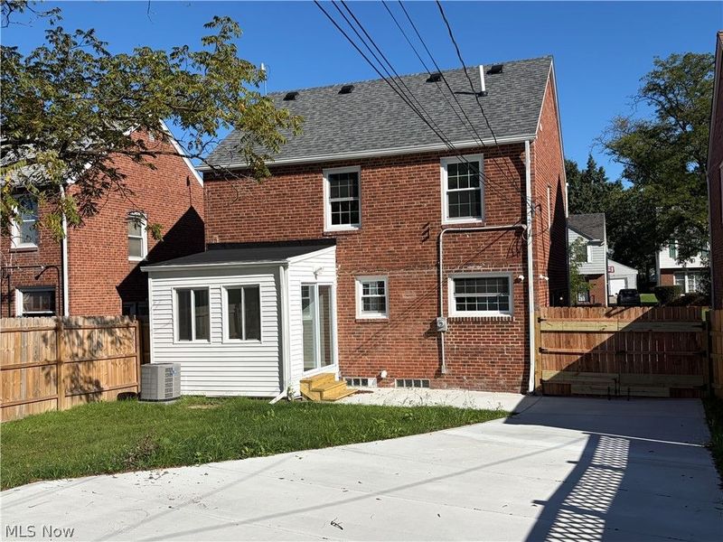 17012 Eldamere Avenue, Cleveland, OH 44128 Photo 35