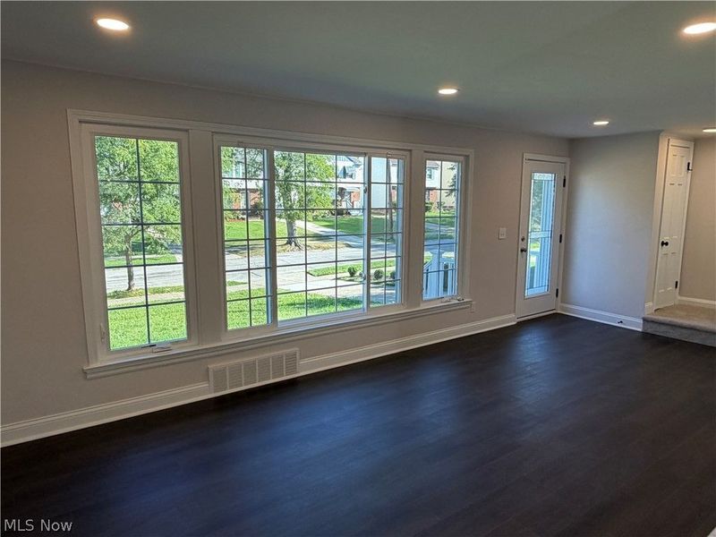 17012 Eldamere Avenue, Cleveland, OH 44128 Photo 5