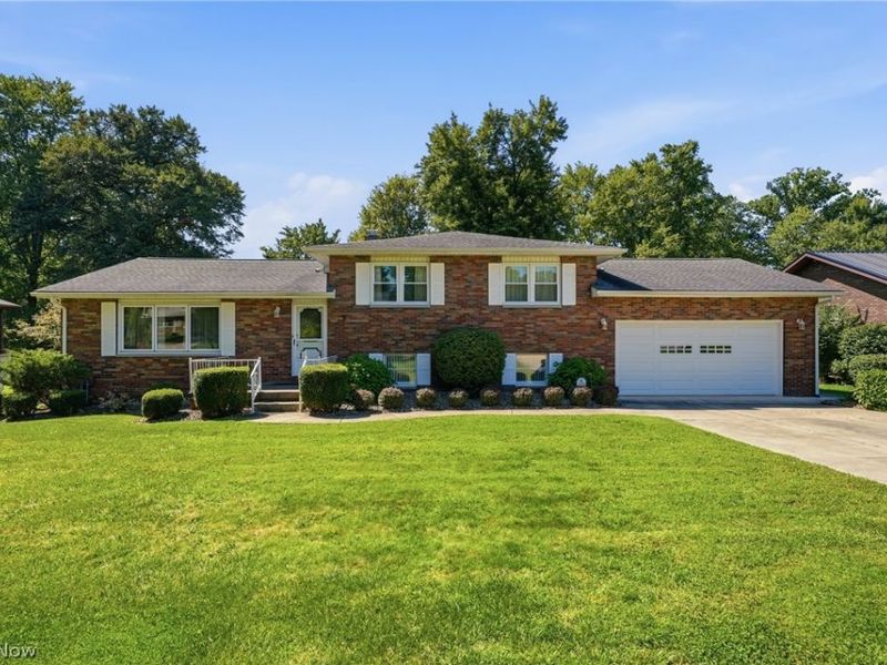 8 Sioux Trail, Girard, OH 44420 Photo 3