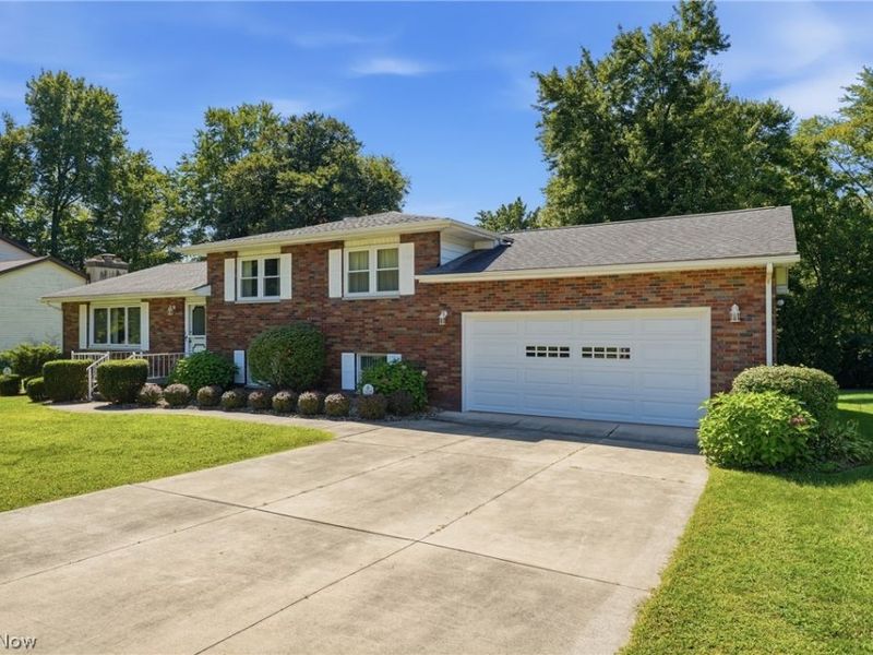 8 Sioux Trail, Girard, OH 44420 Photo 5