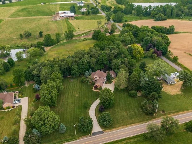8955 Easton Street NE, Louisville, OH 44641 Photo 10