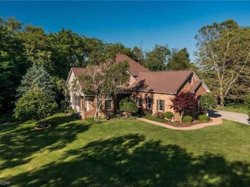 8955 Easton Street NE, Louisville, OH 44641 Photo 3
