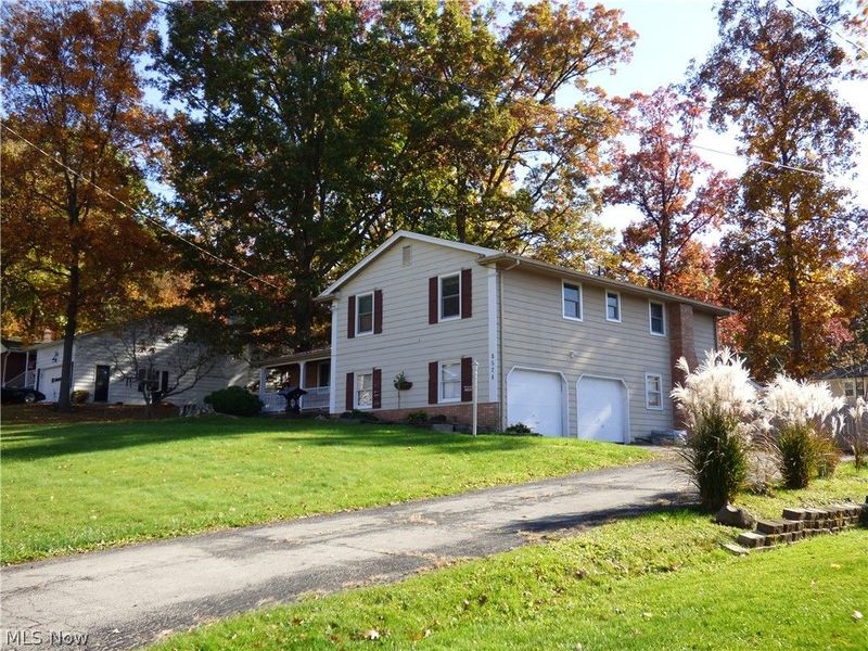 8524 Sleepy Hollow Drive NE, Howland, OH 44484 Photo 3