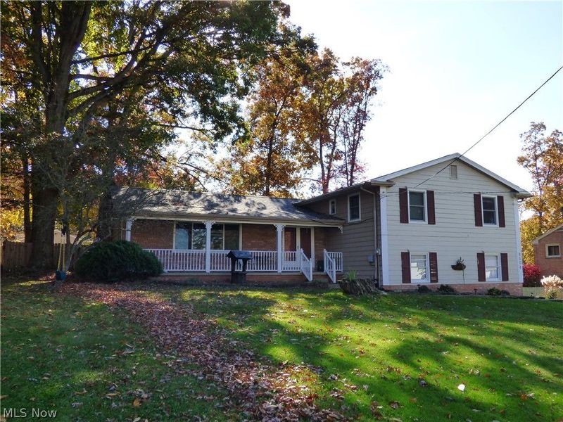 8524 Sleepy Hollow Drive NE, Howland, OH 44484 Photo 4