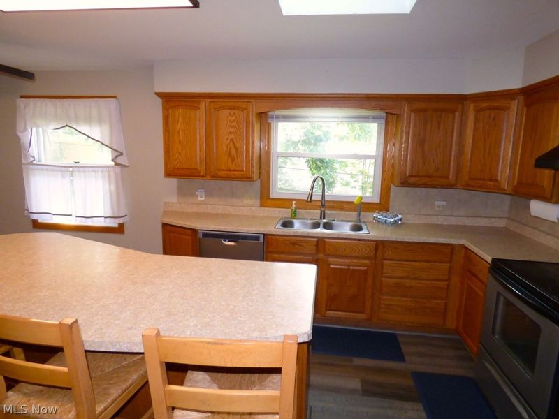 8524 Sleepy Hollow Drive NE, Howland, OH 44484 Photo 5