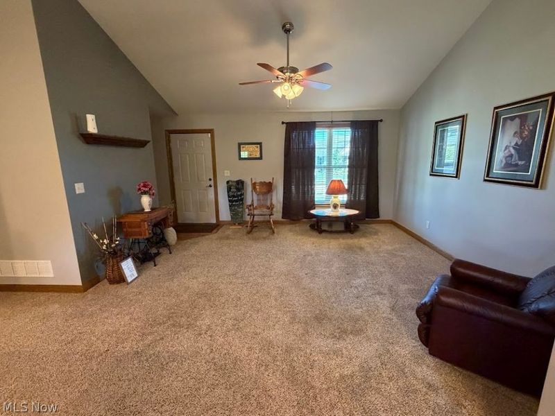 324 Gasser Circle SE, New Philadelphia, OH 44663 Photo 10