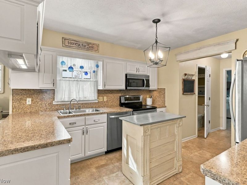 122 Pepperdine Drive, Elyria, OH 44035 Photo 9
