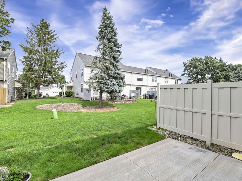 856 Gino Lane, Cleveland, OH 44109 Photo 11