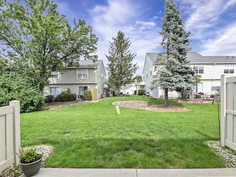 856 Gino Lane, Cleveland, OH 44109 Photo 12