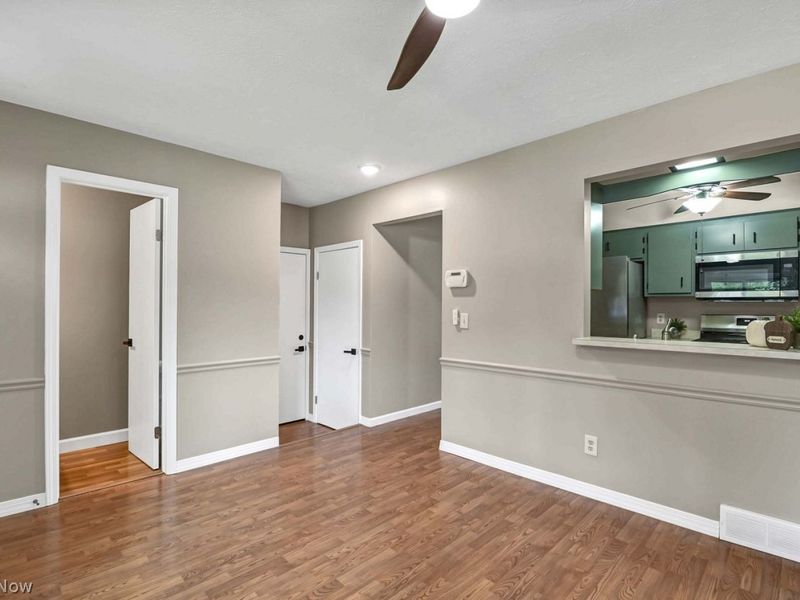 856 Gino Lane, Cleveland, OH 44109 Photo 15