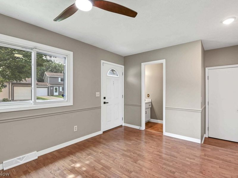 856 Gino Lane, Cleveland, OH 44109 Photo 16