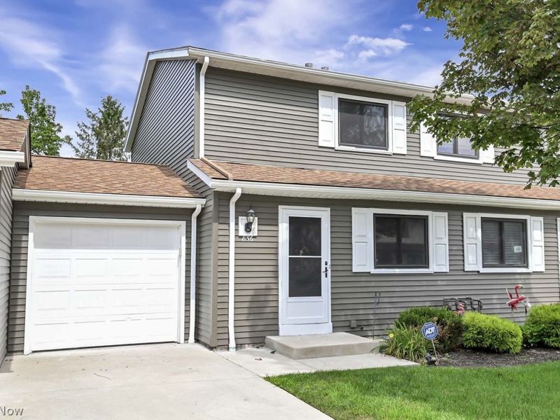 856 Gino Lane, Cleveland, OH 44109 Photo 2