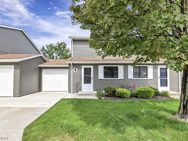 856 Gino Lane, Cleveland, OH 44109 Photo 3