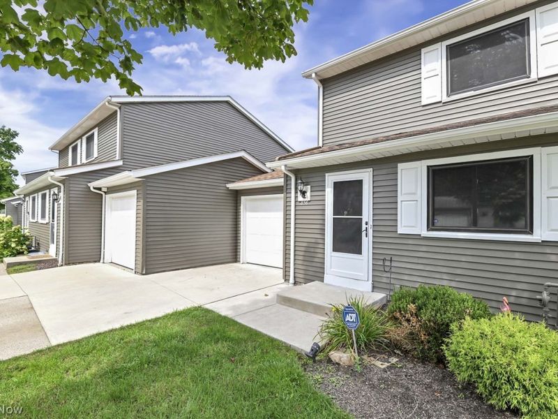 856 Gino Lane, Cleveland, OH 44109 Photo 5