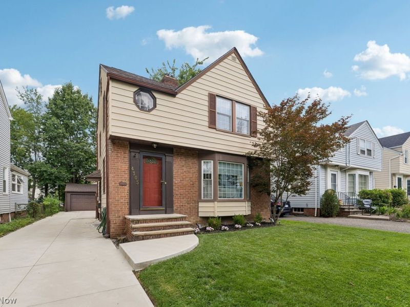4305 Groveland Road, University Heights, OH 44118 Photo 2