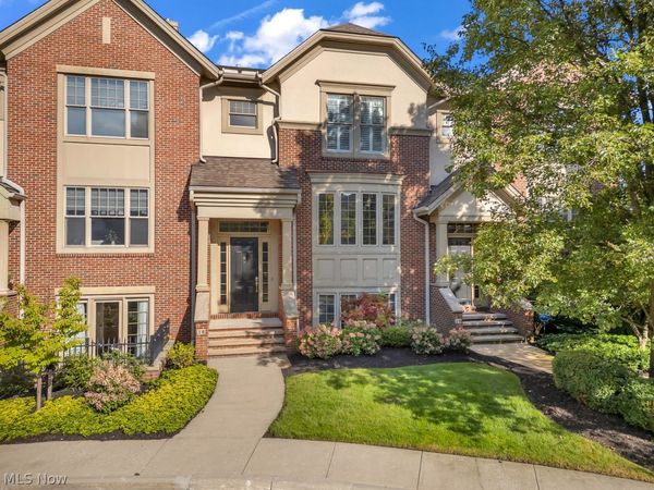 18 Astor Place , Rocky River, OH 44116