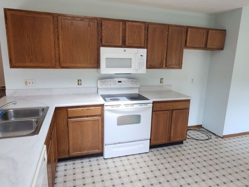 16261 Burrows Road, Thompson, OH 44086 Photo 5