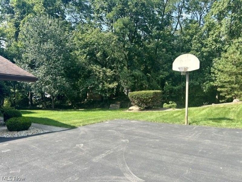 7606 Akins Road, North Royalton, OH 44133 Photo 2