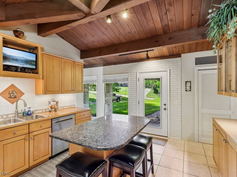 7606 Akins Road, North Royalton, OH 44133 Photo 9