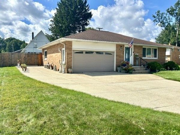 2325 Oaklawn Drive , Parma, OH 44134
