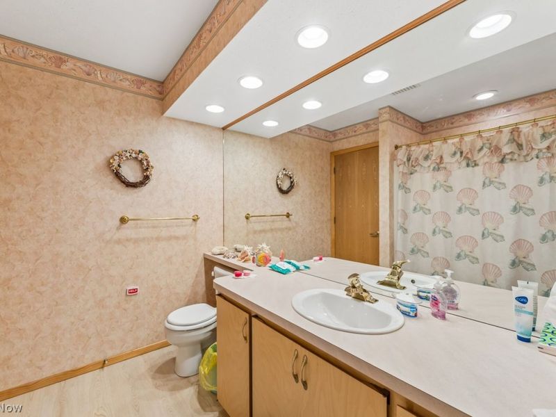 32723 Fallhaven Circle, North Ridgeville, OH 44039 Photo 40
