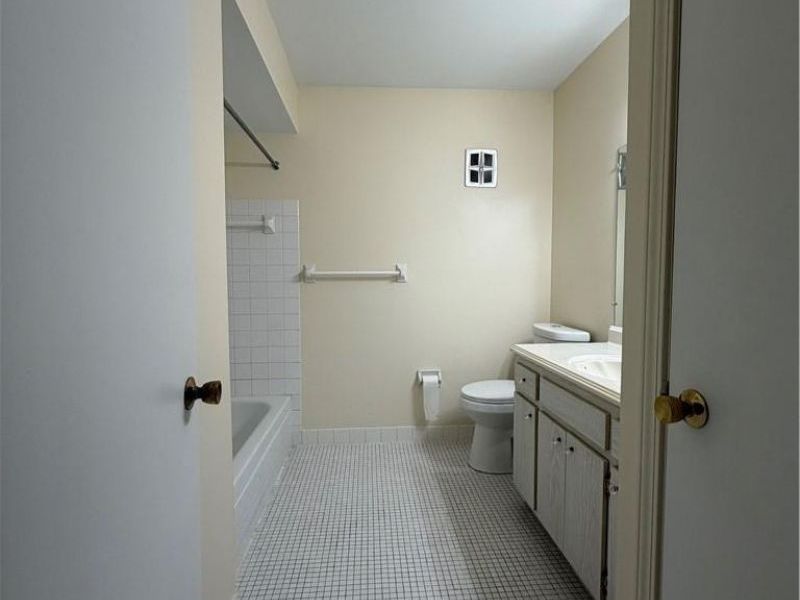 1155 Charter Oak Lane, Unit 307, Westlake, OH 44145 Photo 11