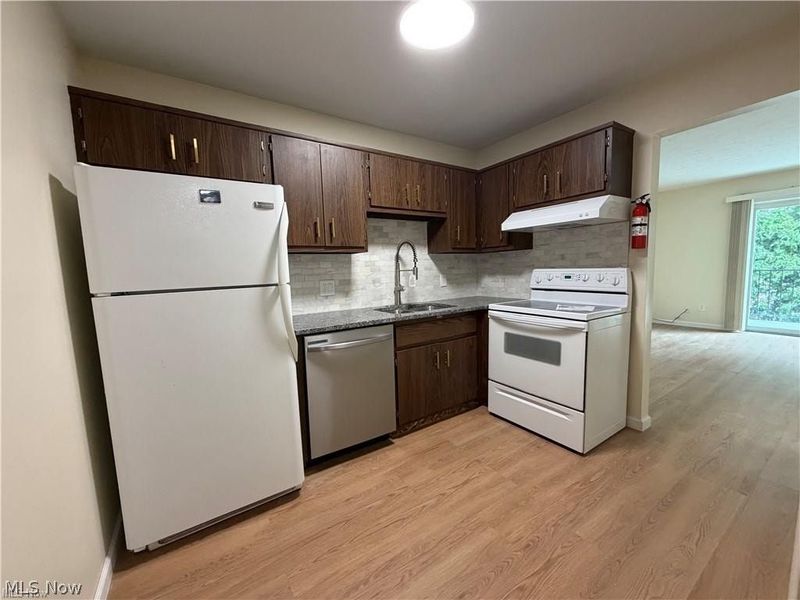 1155 Charter Oak Lane, Unit 307, Westlake, OH 44145 Photo 8