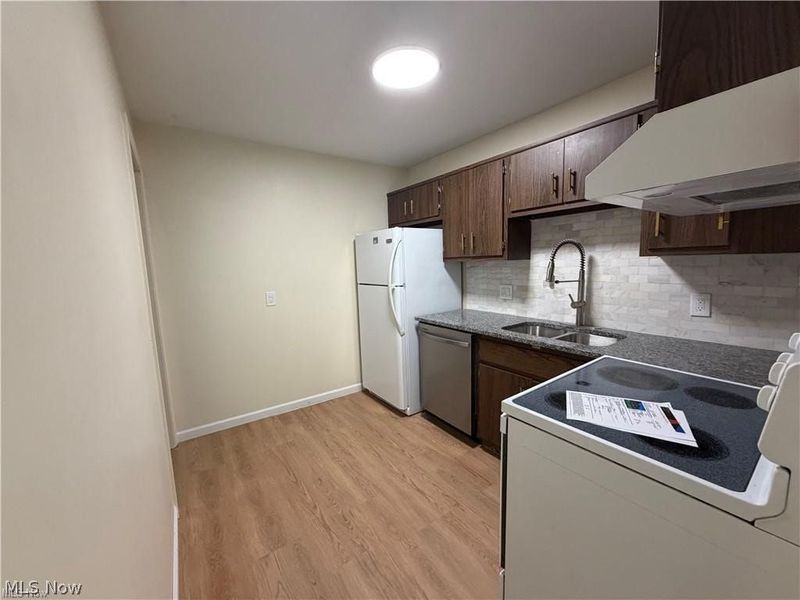 1155 Charter Oak Lane, Unit 307, Westlake, OH 44145 Photo 9