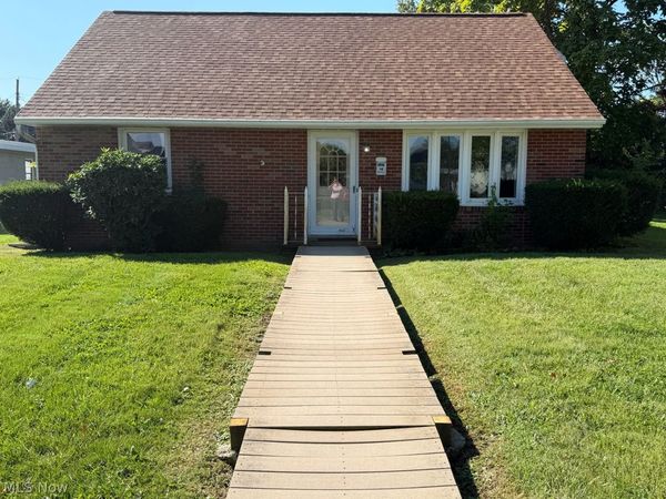 1128 Schell Avenue NW, New Philadelphia, OH 44663
