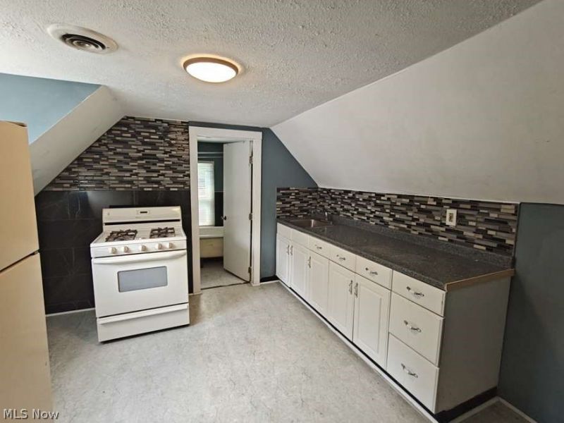18402 Melville Road, Cleveland, OH 44110 Photo 13