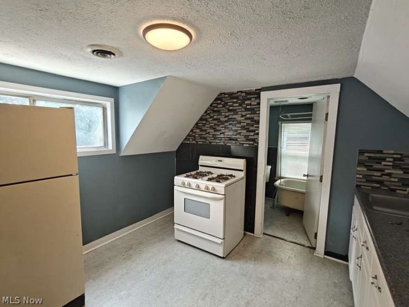 18402 Melville Road, Cleveland, OH 44110 Photo 14