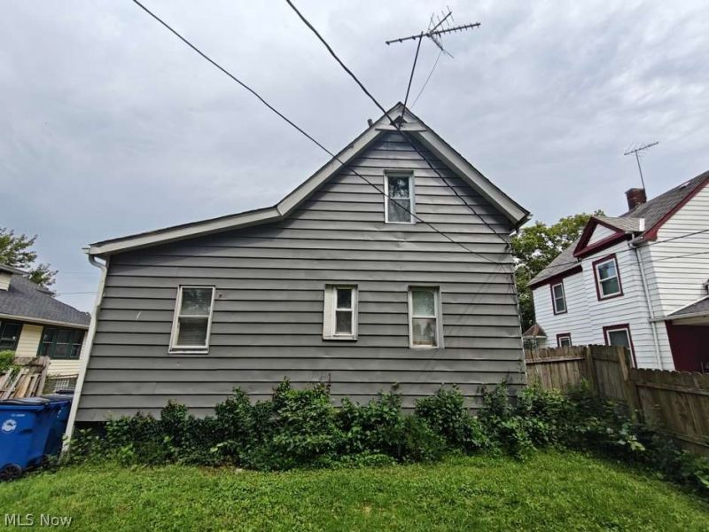 18402 Melville Road, Cleveland, OH 44110 Photo 4