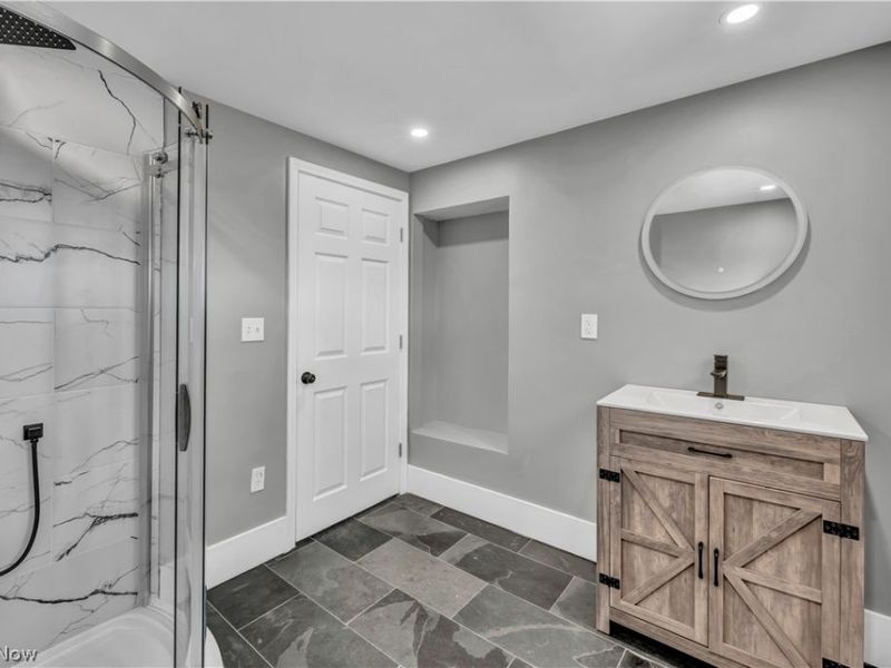 10905 Grandview Avenue, Cleveland, OH 44104 Photo 21
